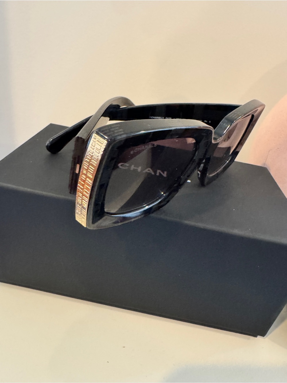 RECTANGLE SUNGLASSES CLASSICS BLACK & GOLD HIGH BRIDGE - Picture 4 of 7